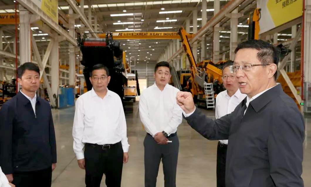 Wang Yubo, Deputy Secretary of the Yunnan Provincial Party Committee and Governor of Yunnan Province, and his delegation visited Kairuite Heavy Industry for on-site research